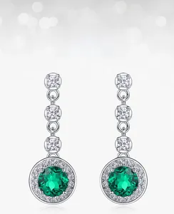 Détails de boucles d'oreilles émeraude de laboratoire ronde en argent S925 et zircons pavés