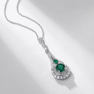S925 Silber Tropfen Smaragd Halskette mit Vintage-Halo-Diamant-Anhänger-Verzierung