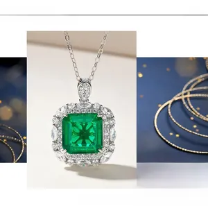 Vue détaillée du pendentif en pierre verte taille émeraude avec halo de diamants