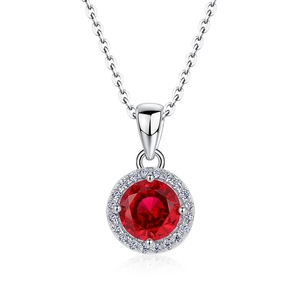 Collier élégant en argent S925 avec pendentif rubis rond et entourage de pierres pavées