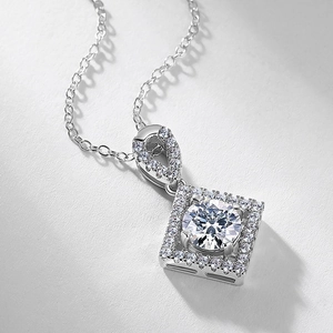 Luxurious S925 silver halo square pendant necklace with round brilliant cut lab diamond