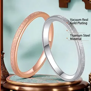 Minimalistische Ringe aus Titanstahl in Silber und Roségold, matt und poliert