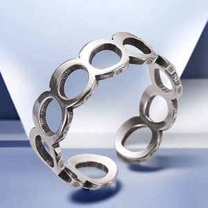 Macro detail of S925 sterling silver adjustable ring with hollow chain link design