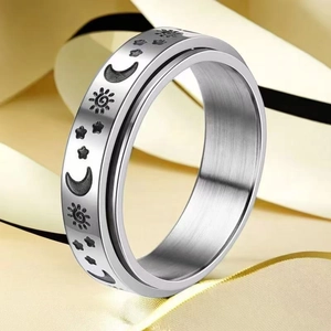 Drehbarer Ring aus Edelstahl in Silber mit gravierten Sonnen- und Mond-Mustern