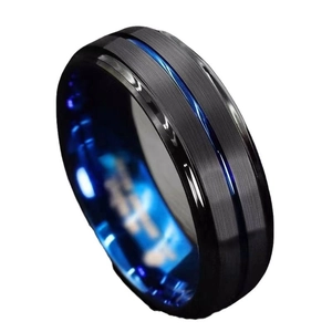 Bague pour homme en acier inoxydable noir brossé avec rainure intérieure bleue