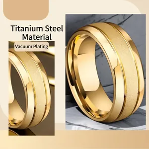 Bague en acier titane doré avec bande centrale mate et placage sous vide