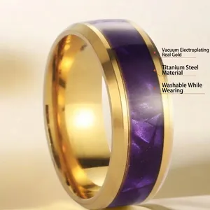 Anello in acciaio al titanio con bordi dorati e trama viola incrinata stile hip-hop