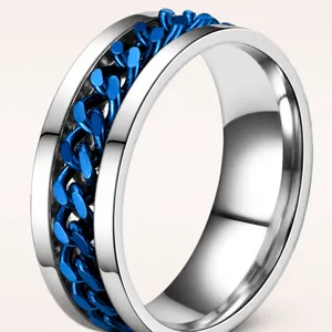 Minimalistischer Herrenring aus Edelstahl mit blauer Kette und silbernem Finish