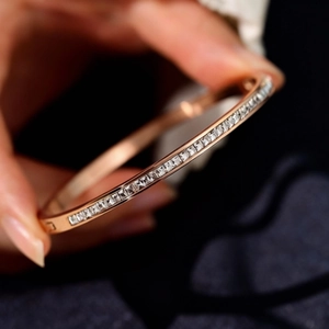 Jonc en Acier Inoxydable pour Femme Mode Minimaliste Pavage de Strass Ciel Étoilé Bracelet Bijoux pour Mariage Quotidien