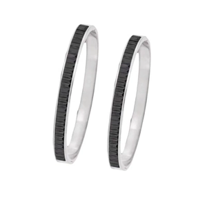 Boucles d'oreilles créoles en acier titane avec motifs géométriques noirs minimalistes