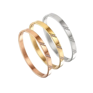 Trois joncs minimalistes en acier titane or, argent et or rose avec cristaux pavés
