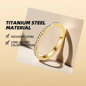 Bague en acier inoxydable doré avec diamants et placage sous vide longue durée