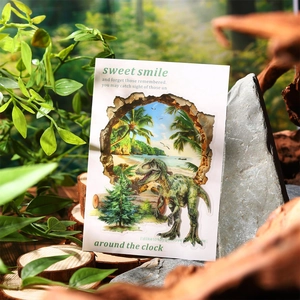 3D PET-muurstickers met realistische dinosauriërs en tropische jungle-ontwerpen