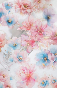 Détail d'autocollants PET floraux translucides avec dorure à l'or et pétales aquarelle