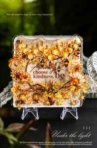Detaillierte Ansicht des Acryl-Aufstellers mit Blumenmotiv und inspirierendem Zitat