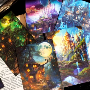 Decoratief scrapbooking papier met fantasielandschappen van kastelen en magische bossen