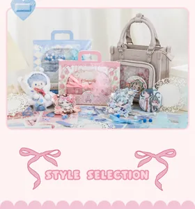 Λεπτομερής προβολή κιτ DIY Ita Bag με δαντελωτά πλαίσια, σήματα και λούτρινα στοιχεία