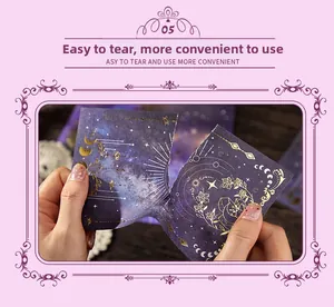 Détail de papier scrapbooking vintage avec marquage à l'or et lignes faciles à déchirer