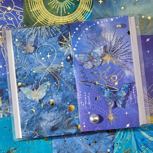 Papier de scrapbooking vintage thème ciel étoilé avec dorure à l'or et accents de papillons