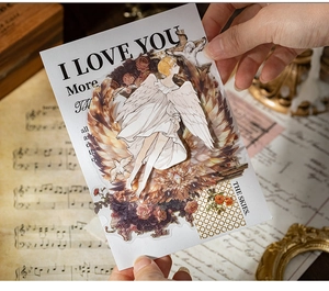 Detail van een vintage engelsticker met donkere rozen en gouden texturen