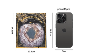 Groottevergelijking van Mysterious Archives vintage stickers naast een iPhone 15 Pro