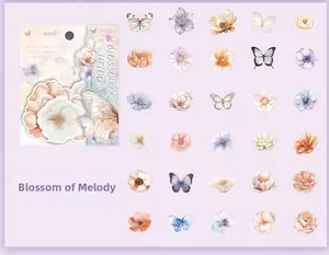 Dettaglio degli adesivi Blossom of Melody con 60 motivi acquerellati di fiori e farfalle
