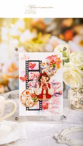 Dettaglio degli adesivi PET vintage con tè pomeridiano su pizzo e fiori