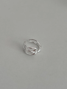 Detailed top view of S925 silver adjustable ring featuring multilayered irregular lines
