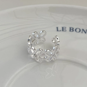 Detail of S925 sterling silver irregular hollow flower ring with zircon stones