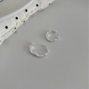 Élégantes créoles torsadées en argent sterling S925 avec cristaux pavés délicats