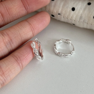 Élégantes créoles torsadées en argent sterling S925 avec zircons scintillants micro-pavés