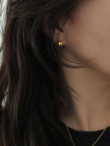 Close-up of minimalist 925 sterling silver gold hoop earring worn by a model