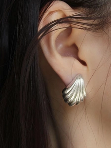 Minimalist 925 sterling silver shell earrings with textured radial ridges for women