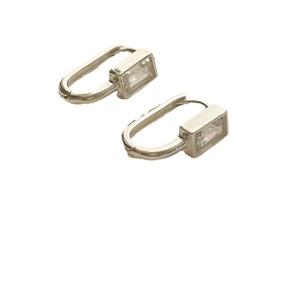 Boucles d'oreilles créoles rectangulaires en argent 925 avec zircons au design minimaliste