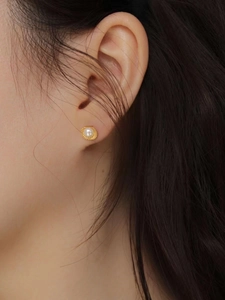 Elegant 925 sterling silver pearl stud earrings with vintage gold spiral texture