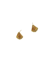 Minimalist 925 sterling silver shell stud earrings with vintage golden fan design