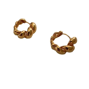 Minimalistische 925 Sterling Silber gedrehte Creolen mit vintage französischem Gold-Finish
