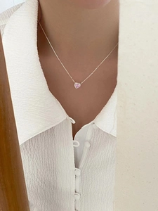 Collier en argent sterling 925 doté d'un délicat pendentif avec pierre rose en cœur