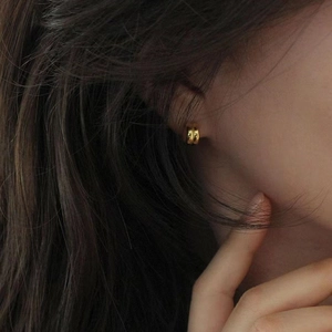 Elegant 925 sterling silver gold-plated double C-hoop earrings for women on model