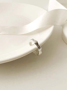 Minimalist 925 sterling silver open ring with bamboo joint design on white ceramic plate