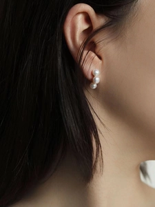 Elegant 925 sterling silver ear studs featuring three white pearls in vertical curved design