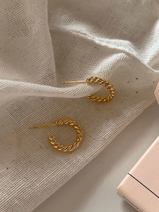 S925 Sterlingsilber Croissant Ohrstecker Für Damen Retro Französischer Stil Gedrehte Seiltextur Gold Silber Plattiert Minimalistischer Schmuck