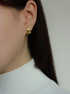 Minimalist 925 sterling silver rectangular earrings with a brushed gold finish