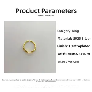 Dettaglio specifiche dell'anello in argento S925 con design a catena traforata