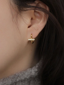 Boucles d'oreilles créoles dorées en argent 925 avec barrette de zirconiums