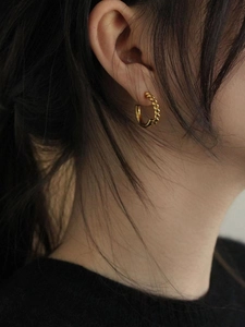 Elegant gold twisted rope hoop earrings in S925 sterling silver worn by a model