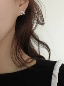 Minimalist 925 sterling silver square stud earrings with irregular crumpled texture