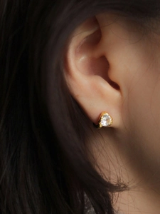 Minimalist S925 sterling silver gold plated stud earrings with round cubic zirconia