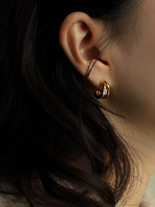 Minimalist 925 silver gold-plated hoop earrings with square zircon stone on model