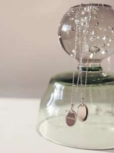 Elegant S925 sterling silver chain necklace with oval pendant engraved with Wisdom